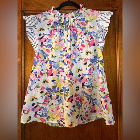 JODIFL Tops - Jodifl Floral Flutter Sleeve Blouse- New With Tags- Small